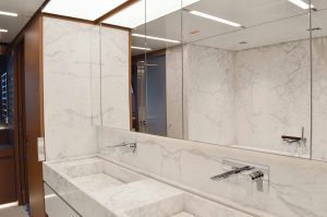 Calacatta-luxurious-bathroom