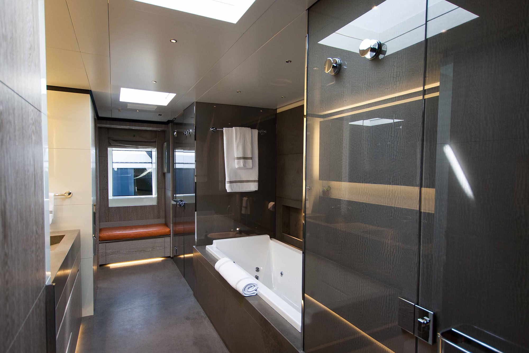 amani-brown-bathroom